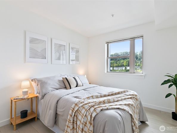 827 Hiawatha Place S 402, Seattle WA 98144