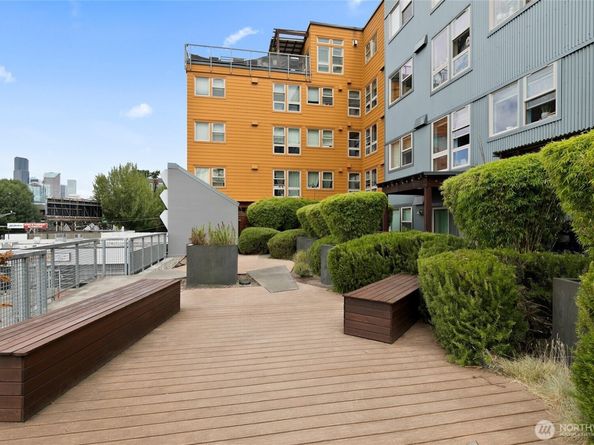 827 Hiawatha Place S 402, Seattle WA 98144