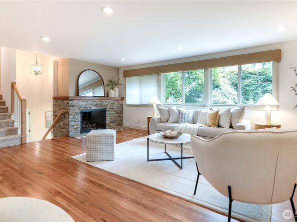 17134 NE 8th Place, Bellevue WA 98008