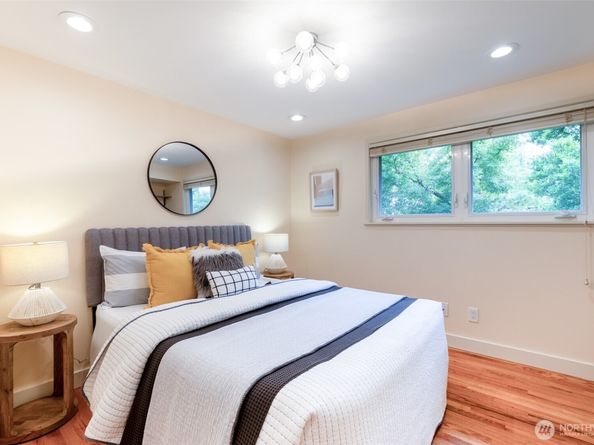 17134 NE 8th Place, Bellevue WA 98008