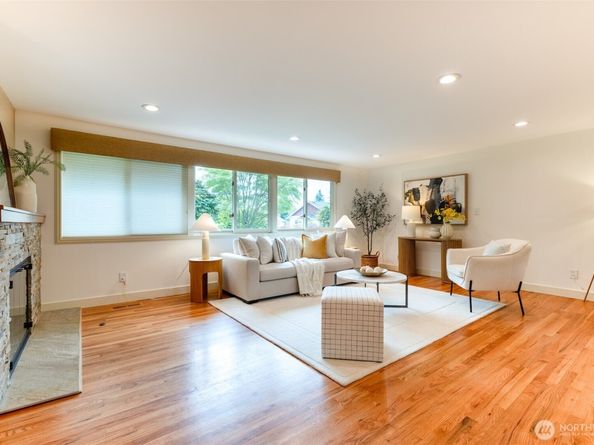 17134 NE 8th Place, Bellevue WA 98008