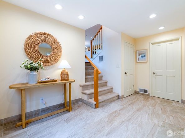 17134 NE 8th Place, Bellevue WA 98008