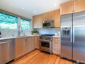17134 NE 8th Place, Bellevue WA 98008