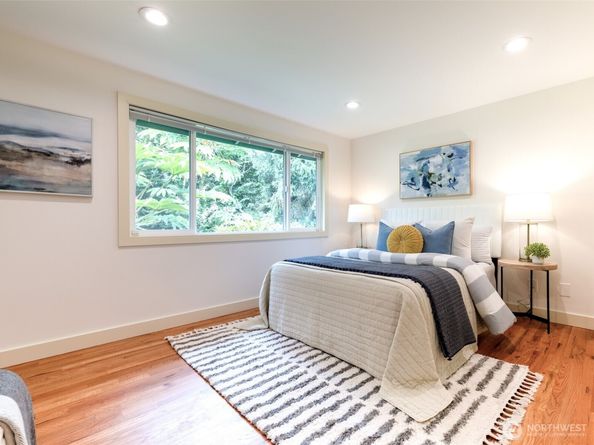 17134 NE 8th Place, Bellevue WA 98008