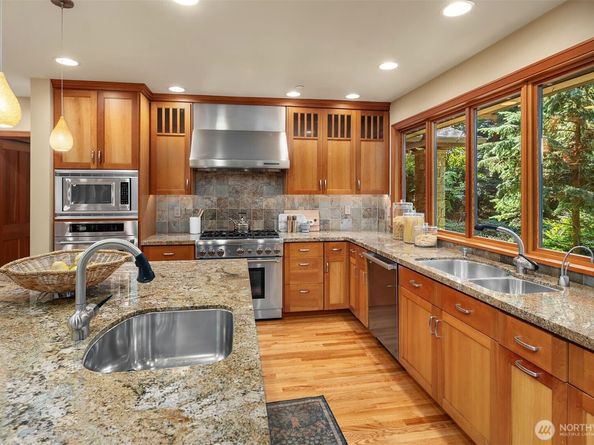 8300 SE 82nd Street, Mercer Island WA 98040
