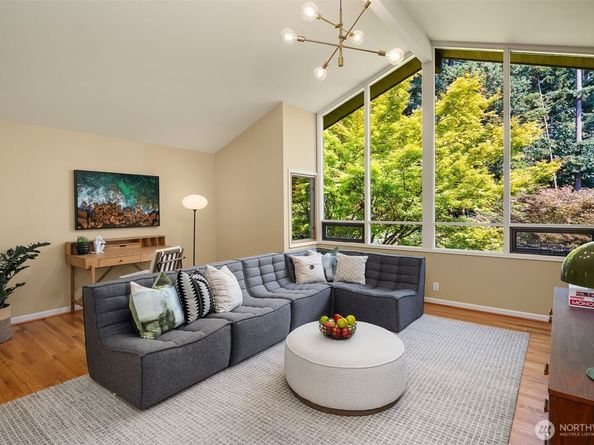 8300 SE 82nd Street, Mercer Island WA 98040