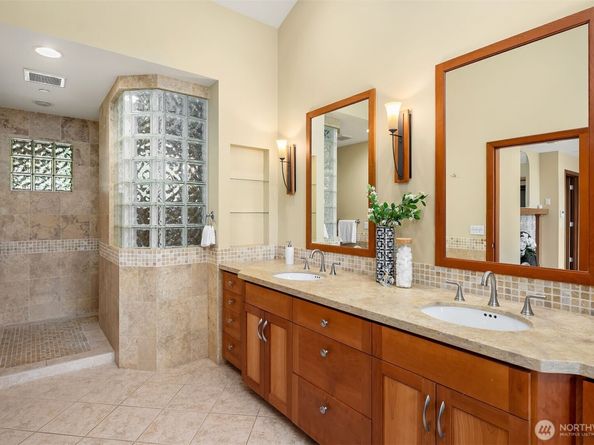 8300 SE 82nd Street, Mercer Island WA 98040
