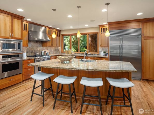 8300 SE 82nd Street, Mercer Island WA 98040