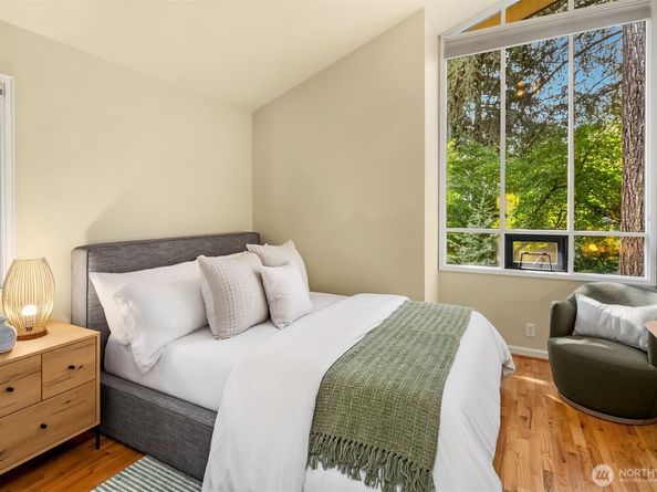 8300 SE 82nd Street, Mercer Island WA 98040