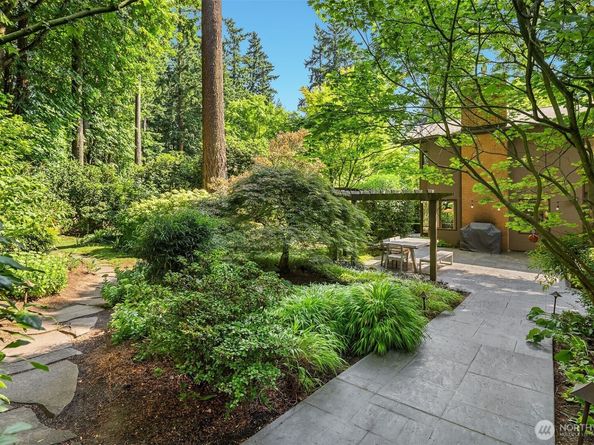8300 SE 82nd Street, Mercer Island WA 98040