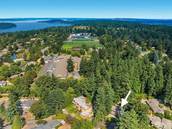 8300 SE 82nd Street, Mercer Island WA 98040