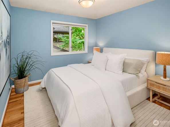 8300 SE 82nd Street, Mercer Island WA 98040