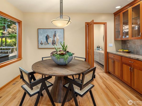 8300 SE 82nd Street, Mercer Island WA 98040