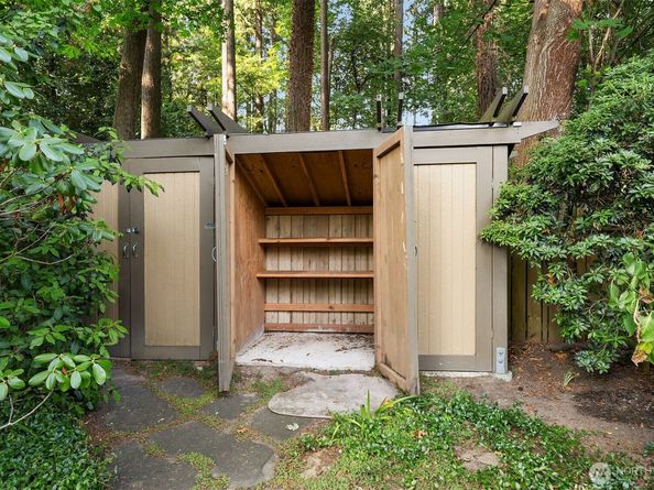 8300 SE 82nd Street, Mercer Island WA 98040