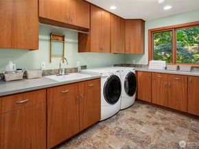 8300 SE 82nd Street, Mercer Island WA 98040