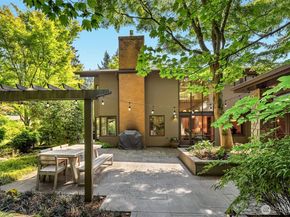 8300 SE 82nd Street, Mercer Island WA 98040