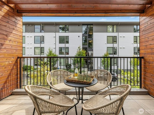 744 Hanami Lane NE, Bainbridge Island WA 98110