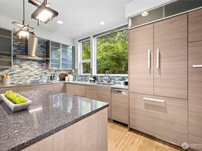 744 Hanami Lane NE, Bainbridge Island WA 98110