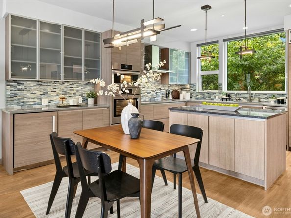 744 Hanami Lane NE, Bainbridge Island WA 98110