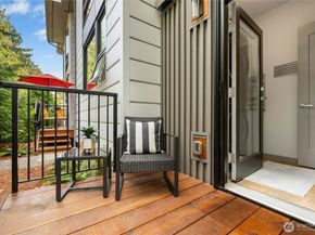 744 Hanami Lane NE, Bainbridge Island WA 98110