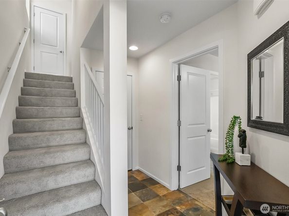10370 156th Place NE 102, Redmond WA 98052
