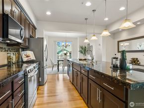 10370 156th Place NE 102, Redmond WA 98052