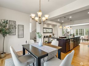 10370 156th Place NE 102, Redmond WA 98052
