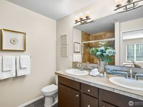 10370 156th Place NE 102, Redmond WA 98052