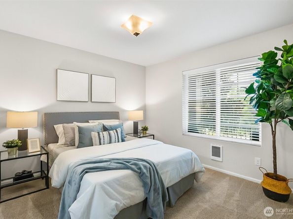 10370 156th Place NE 102, Redmond WA 98052