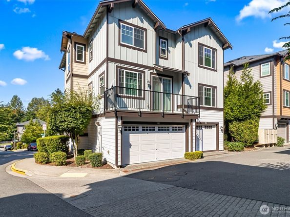 10370 156th Place NE 102, Redmond WA 98052