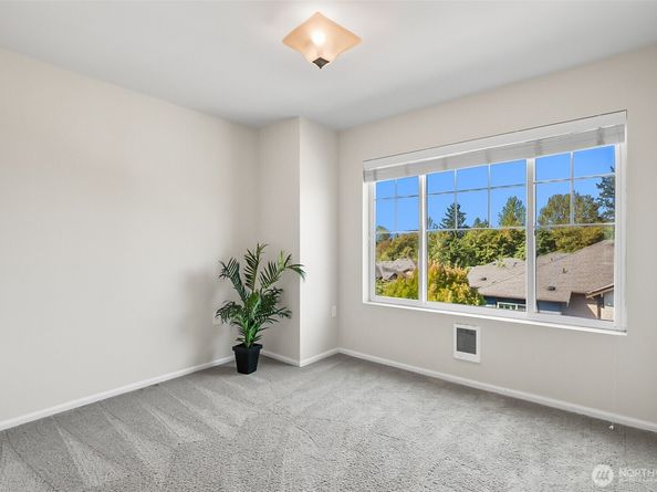 10370 156th Place NE 102, Redmond WA 98052