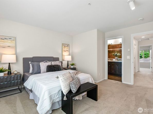 10370 156th Place NE 102, Redmond WA 98052
