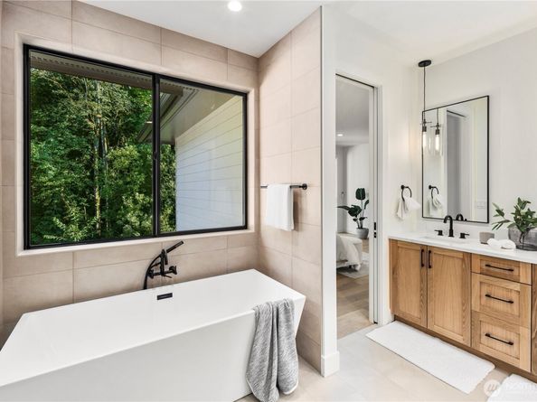 19926 68th Avenue NE, Kenmore WA 98028
