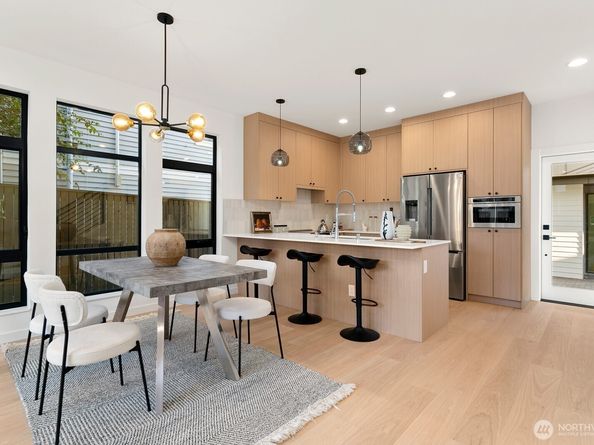 2037 NW 61st Street B, Seattle WA 98107