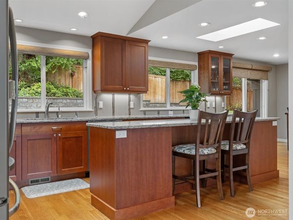 15037 SE 47th Street, Bellevue WA 98006