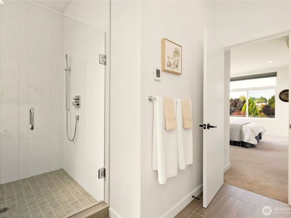 947 NW 56th Street, Seattle WA 98107