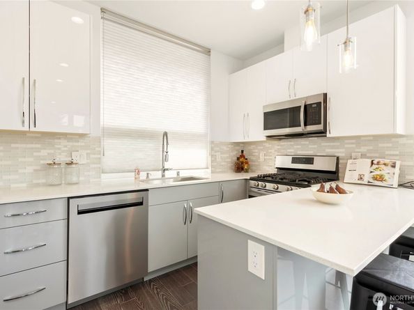 947 NW 56th Street, Seattle WA 98107