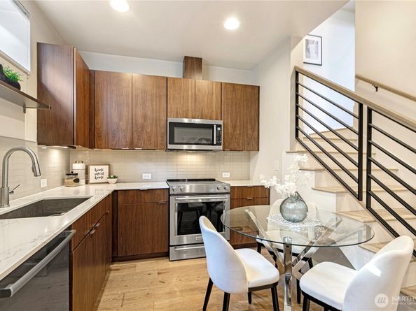 2218 Franklin Avenue E C, Seattle WA 98102