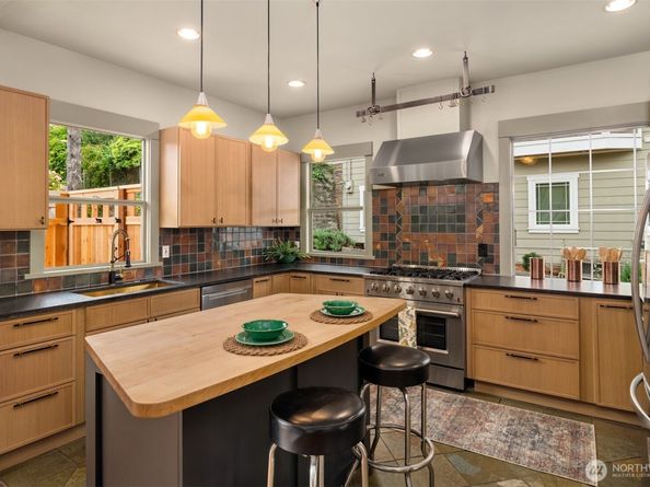 311 W Smith Street, Seattle WA 98119