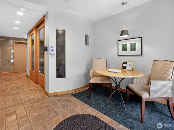 2901 NE Blakeley 401, Seattle WA 98105