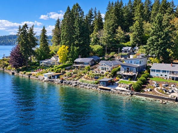 3154 Point White Drive NE, Bainbridge Island WA 98110