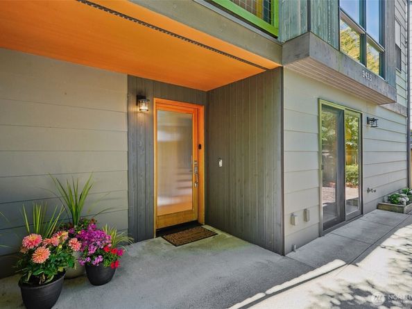 9423 Roosevelt Way NE, Seattle WA 98115