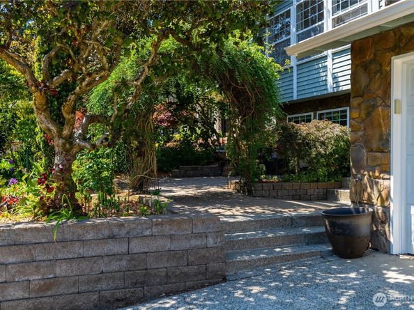 1127 204th Place SE, Bothell WA 98012