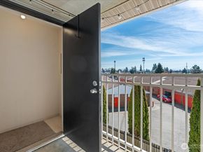 9815 Holly Drive A305, Everett WA 98204