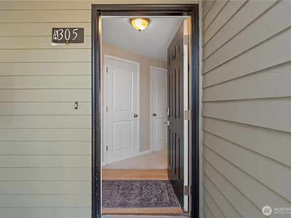 9815 Holly Drive A305, Everett WA 98204
