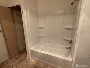 23512 55 Avenue S 16, Kent WA 98032