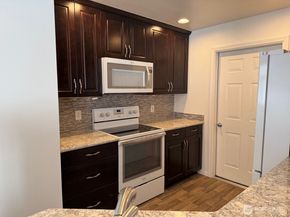 23512 55 Avenue S 16, Kent WA 98032
