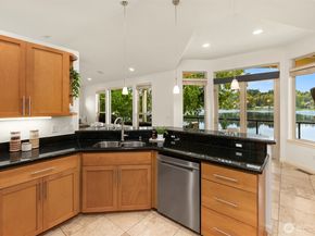 6038 Osprey Circle, Bremerton WA 98312