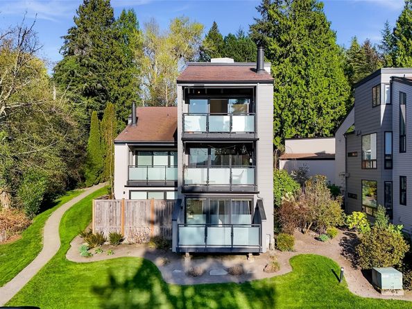 11230 NE 68th Street C, Kirkland WA 98033