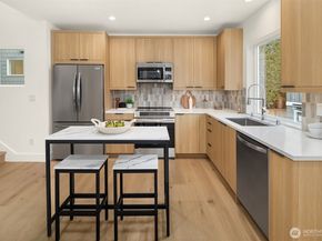 537 B N 70th Street, Seattle WA 98103
